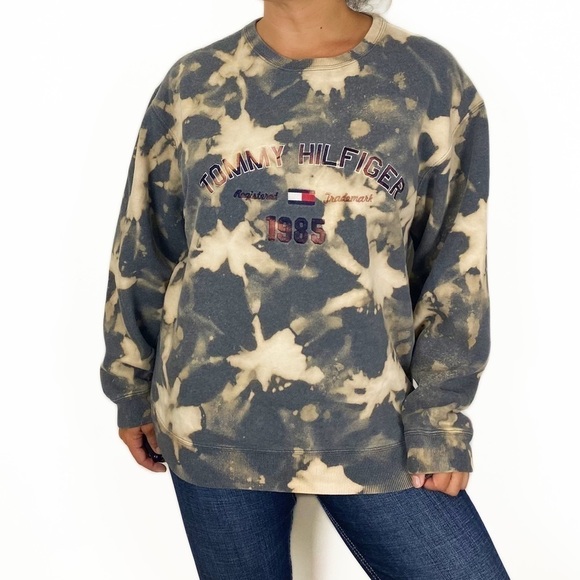 TOMMY HILFIGER Unisex Bleach Washed Crewneck Sweatshirt Size Medium Casual - Picture 1 of 7